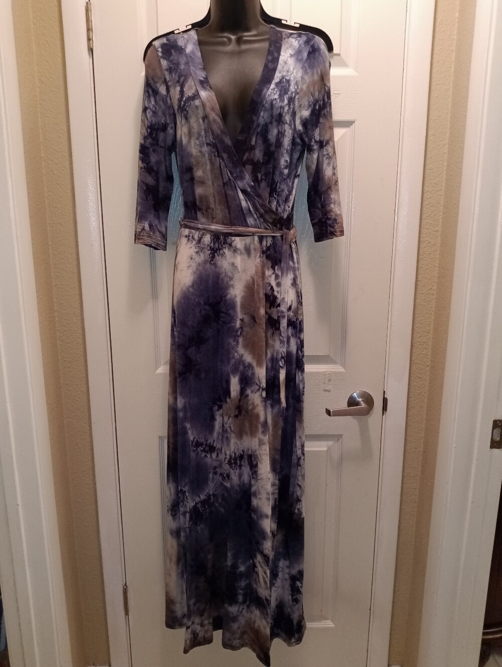 Got Style Tie-Dye Wrap Jersey Maxi Dress in Navy and Taupe